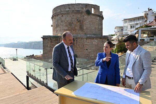 Antalya Büyükşehir Belediyesi tarafından sürdürülen “Hıdırlık Kulesi Çevresi Arkeolojik Kazı