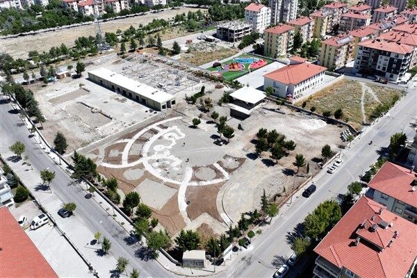 Yaklaşık 16 bin metrekarelik alana kurulacak Tomurcuk Masal Parkı’nda, masal