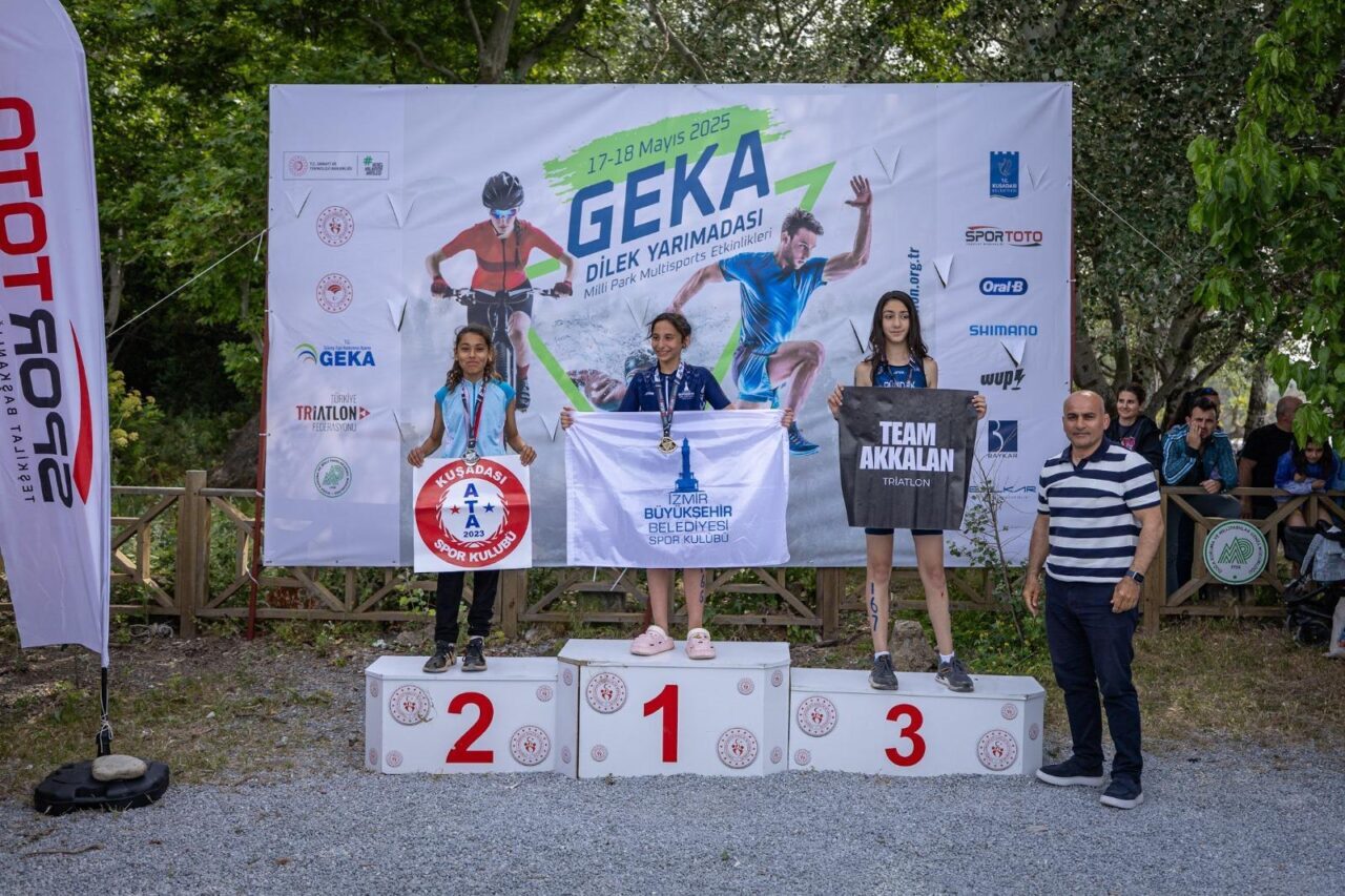 İzmir Büyükşehir Belediyesi Spor Kulübü, triatlon branşındaki başarılarıyla dikkat çekmeye
