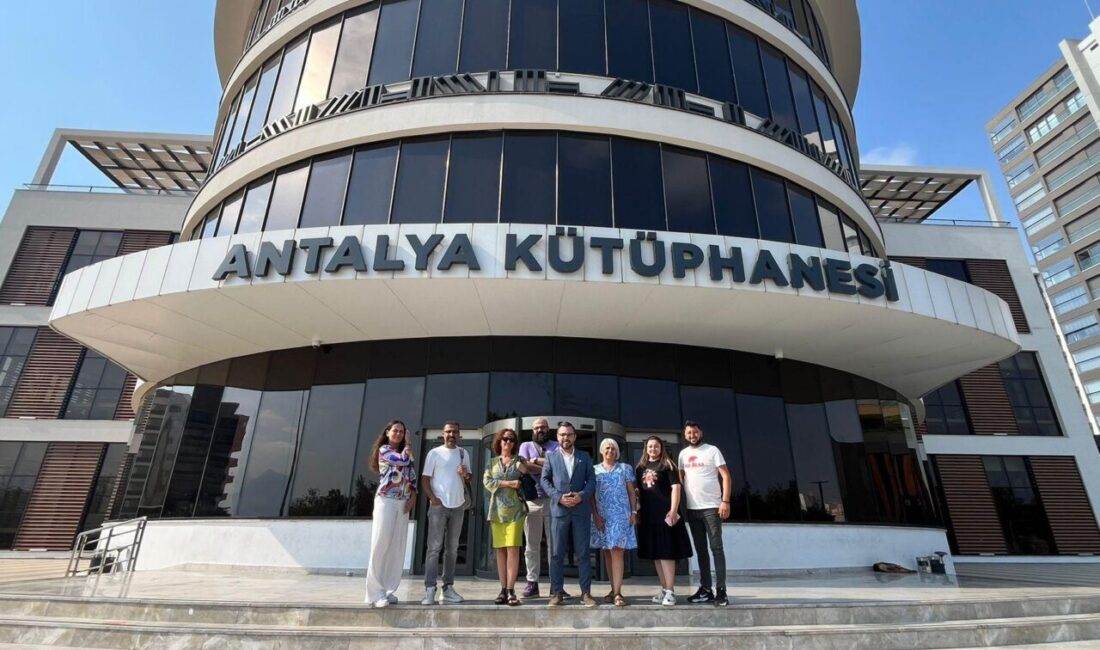 İzmir Büyükşehir Belediyesi Kütüphaneler Şube Müdürü Burcu Önenç’in öncülüğündeki bir
