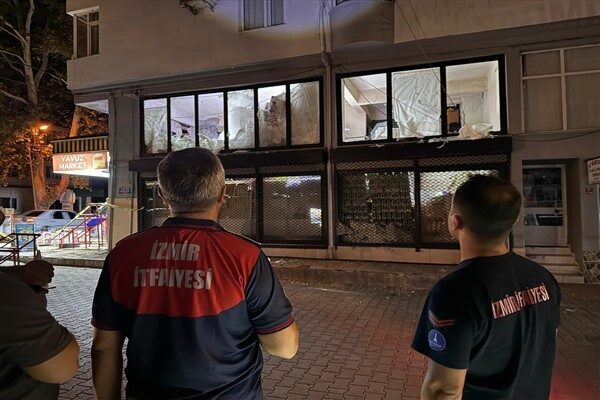 İzmir Büyükşehir Belediyesi İtfaiye Dairesi Başkanlığı ekipleri, dün saat 19.53'te