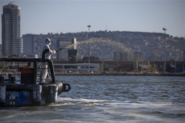 Alg patlamaları ve balık ölümlerinin tekrarlanmaması için İzmir Büyükşehir Belediyesi’nin