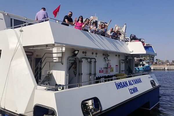 İzmir Büyükşehir Belediyesi’nin denizcilik işletmesi İZDENİZ AŞ, yaz sezonu boyunca Ege’nin