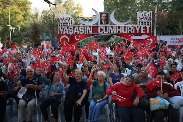 İzmit Belediyesi tarafından , 30 Ağustos Zafer Bayramı’nın 103. yıl