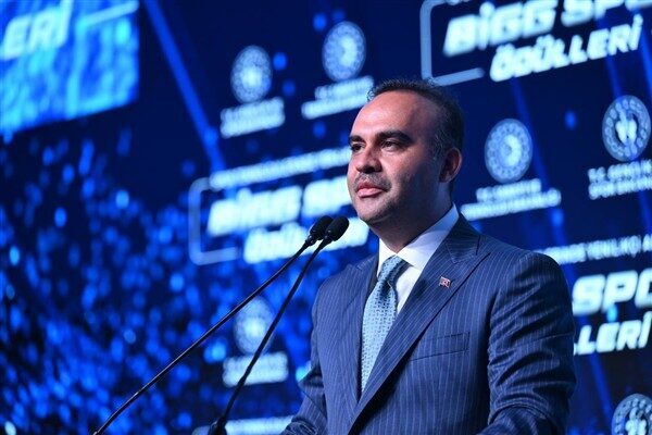 Bakanlıktan yapılan açıklamaya göre, Sanayi ve Teknoloji Bakanı Kacır, Türkiye’nin