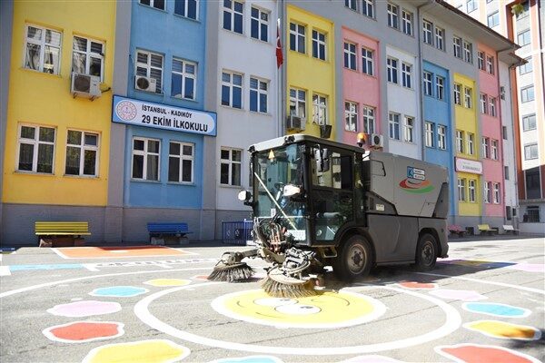 Kadıköy Belediyesi, 2025-2026 eğitim-öğretim yılı öncesi ilçedeki 115 okulda temizlik