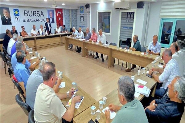 Toplantıda konuşan İl Başkanı Kaya, Bursa Büyükşehir Belediye Başkanı Mustafa