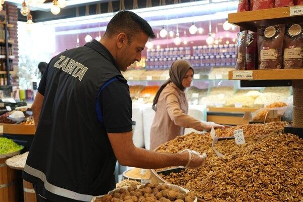 Kayapınar Belediyesi Zabıta Müdürlüğü ekipleri vatandaşların güvenli ve sağlıklı ürünlere