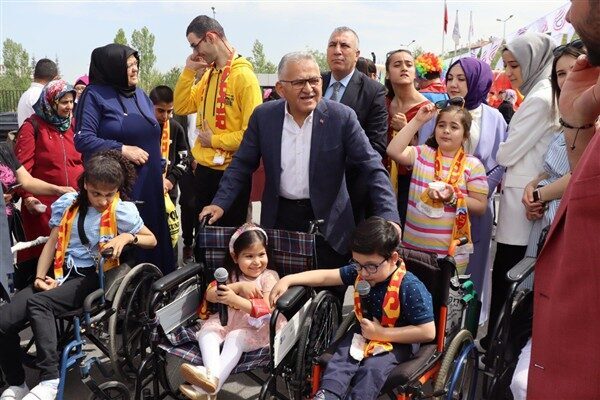 Kayseri Büyükşehir Belediyesi, engelli bireylerin yaşam kalitesini arttırmak ve afetlerde