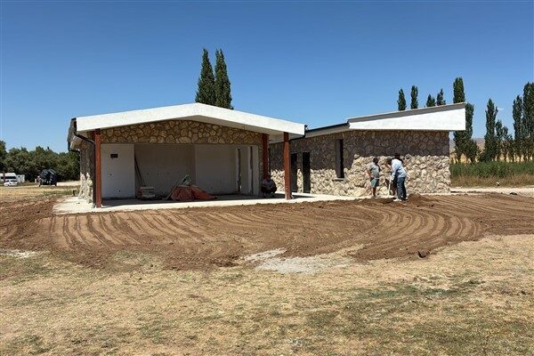 Tomarza İlçesi Böke Mahallesi'nde, Zamantı Irmağı kenarında kano sporuna elverişli