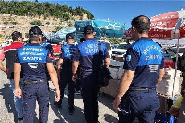 Bit pazarını da dikkatle ve kararlıkla denetleyen Büyükşehir Zabıta ekipleri,