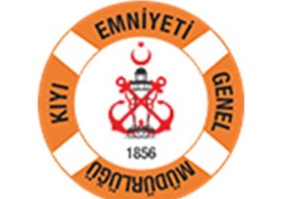 KEGM'den yapılan açıklamada dümen arızası nedeniyle sürüklenen teknede 4 kişinin