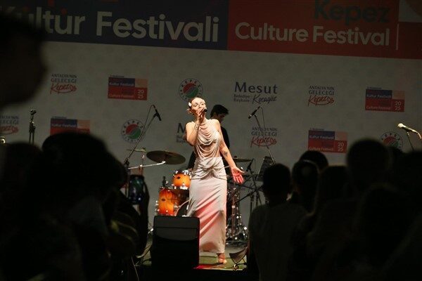 Kepez’in 2. Uluslararası Kültür Festivali’nin dördüncü günü etkinlikleri MC Showman