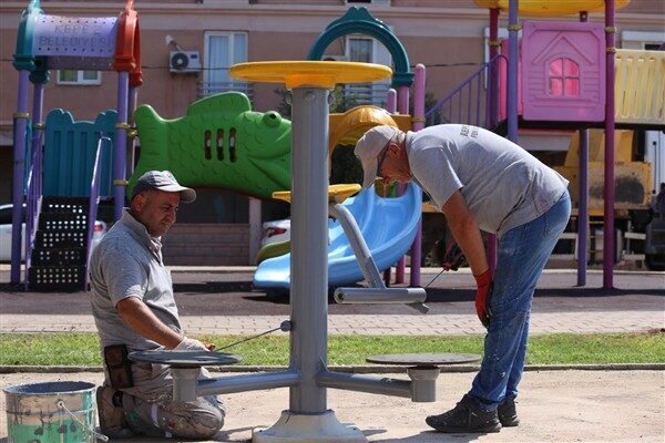 Kepez Belediyesi Park ve Bahçeler Müdürlüğü ekipleri tarafından yürütülen çalışmalar