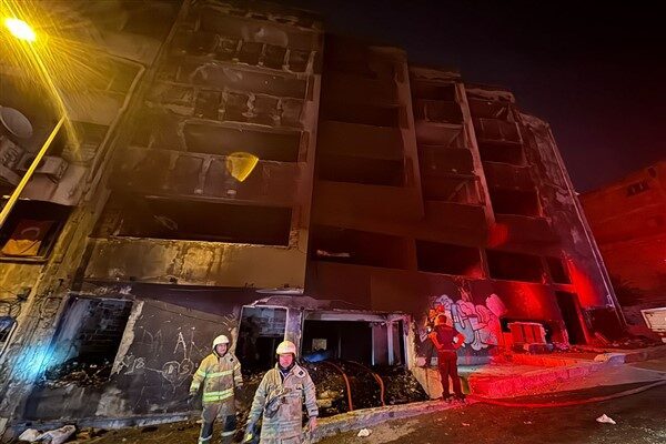 İzmir'in Konak ilçesi Kestelli Mahallesi’nde bulunan 5 katlı bir binanın