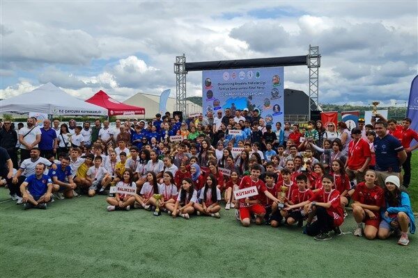 Kütahya Belediyespor Kulübü sporcuları, Zonguldak’ın Çaycuma ilçesinde düzenlenen Anadolu Yıldızlar