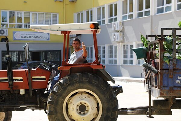 Marmaris Belediyesi tarafından , yeni eğitim öğretim yılı öncesinde öğrencilerin