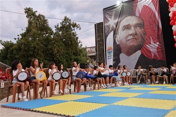 Marmaris Belediyesi tarafından çocuklara yönelik organize edilen yaz kursları, Amfi