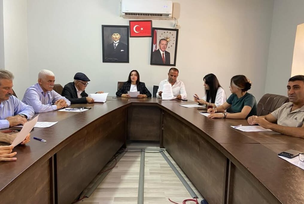 Belediye meclis toplantı salonunda gerçekleşen oturuma, Mazıdağı Belediye Eş Başkanları
