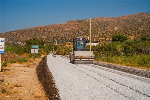Türkevleri Mahallesi’nde yoğun bir şekilde yol yapım çalışması gerçekleştiren Milas