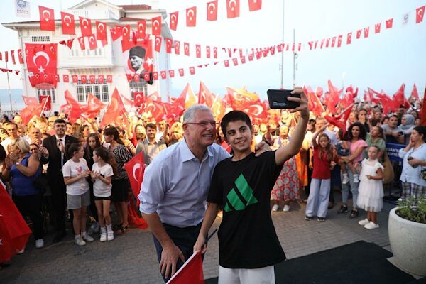 Mudanya’da 30 Ağustos Zafer Bayramı, Atatürk Anıtı’na çelenk sunma töreni