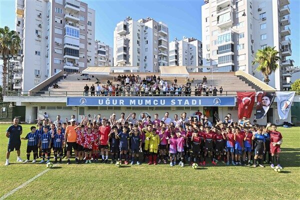 Muratpaşa Belediyesi, 30 Ağustos Zafer Bayramı’nı futbol turnuvasıyla kutladı. Uğur