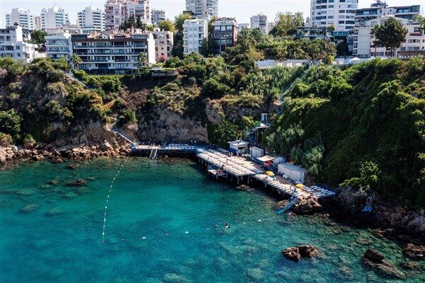 Antalya’da, Muratpaşa Belediyesi’nin falez sahil bandı boyunca yer alan Konserve,