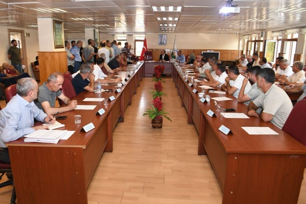 Belediye Eş Başkanı Sırrı Söylemez'in başkanlık ettiği toplantıda, söz hakkı
