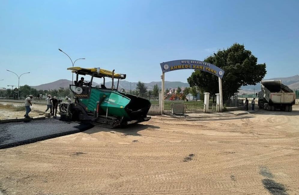 Başlatılan kazı çalışmaları tamamlandıktan sonra, yol zemin düzenlemesi ve altyapı