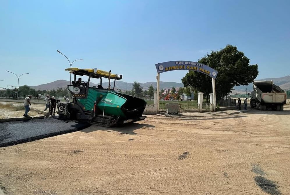 Başlatılan kazı çalışmaları tamamlandıktan sonra, yol zemin düzenlemesi ve altyapı