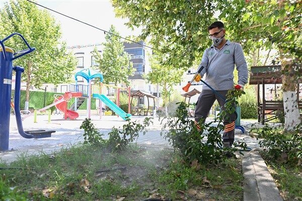 Bu kapsamda Mut ilçesinde de yapılan çalışmalarla vatandaşların sinek ve