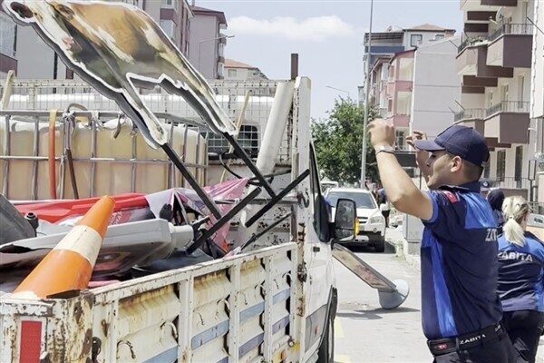 Niğde Belediyesi Zabıta Müdürlüğü ekipleri, şehir genelinde vatandaşların güvenli, düzenli