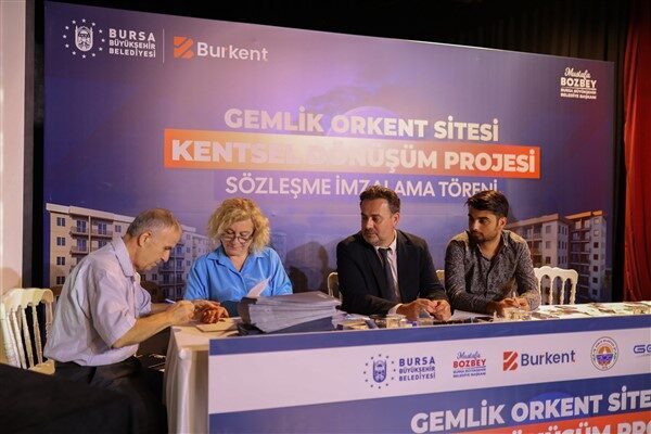 Gemlik Belediyesi Cemil Meriç Kültür Merkezi’nde düzenlenen imza törenine hak