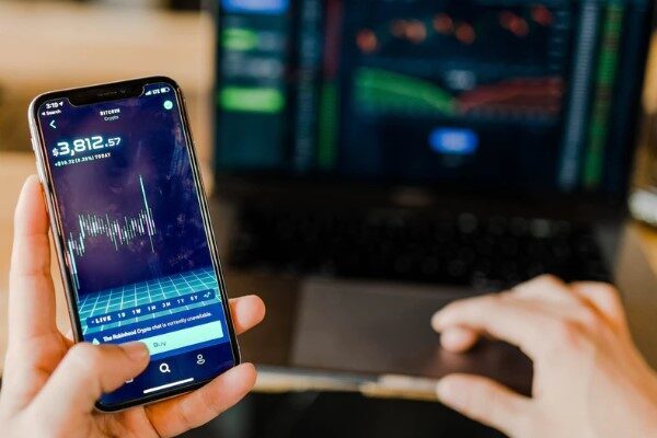 Piramit Menkul Kıymetler'in raporunda, BIST100 Endeksinin cuma gününü yüzde 0,15 yükseliş