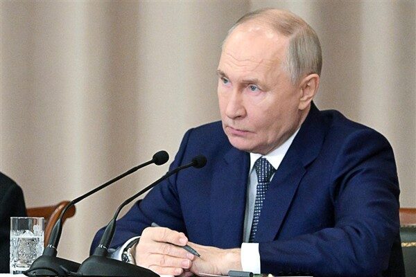 Rusya Devlet Başkanı Putin ile Kırgızistan Cumhurbaşkanı Sadır Caparov arasında
