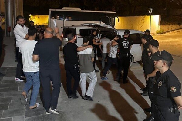 Hatay’ın Samandağ ilçesindeki Hızır Parkı sahil alanında 8 Ağustos’ta inşaat
