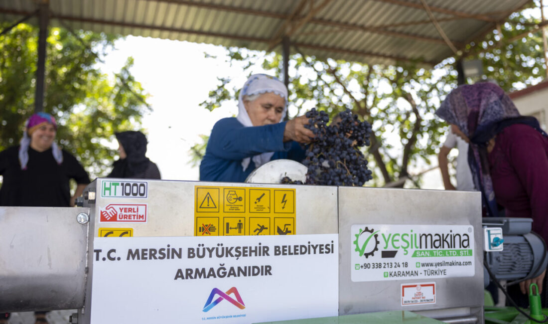 Mersin Büyükşehir Belediyesi'nin ‘Üzüm Sıkma Makinesi Desteği’ projesi kapsamında Tarsus’a bağlı Sucular