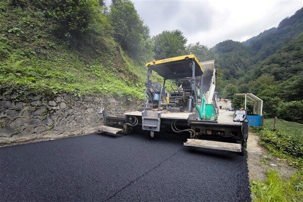 şehrin tüm yollarını mercek altına alan Büyükşehir Belediyesi Yol Yapım,
