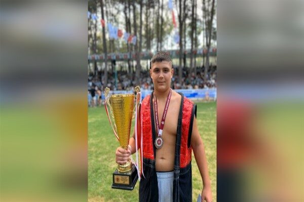 Trabzon Büyükşehir Belediyespor Kulübü’nün sporcularından Emir Asaf Sağır, Hatay’da gerçekleştirilen