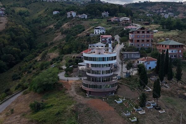 Trabzon Büyükşehir Belediyesi tarafından , Akçaabat’ın Söğütlü Mahallesi’nde uzun süredir