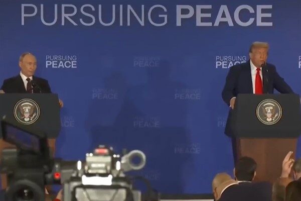 Donald Trump ve Vladimir Putin, eski Rus toprağı Alaska'daki bir