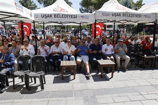 Programda konuşma yapan Uşak Belediye Başkanı Özkan Yalım, “Bugün, vatan