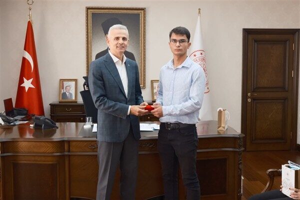 Karaman Valisi Çiçekli, 2025 LGS’de tam puan alan Özel Başarı