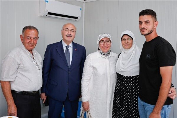 Adana Valisi Yavuz Selim Köşger ve eşi Fatma Köşger, Gazze’den
