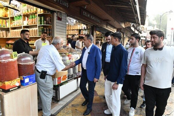 Vali Hasan Şıldak, akşam saatlerinde gıda üretimi ve satışı yapan