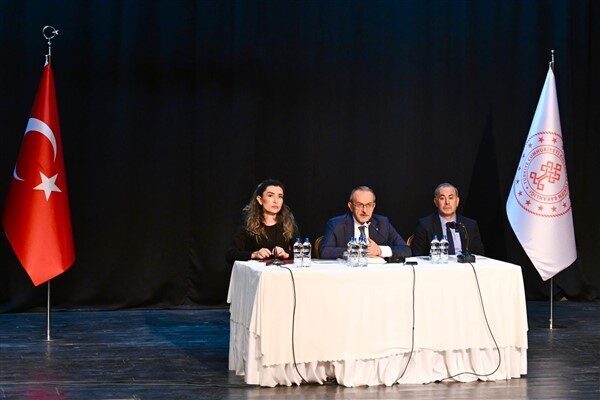 Toplantıya Vali Yavuz’un yanı sıra; Vali Yardımcısı Talat Tabur, Alevi-Bektaşi