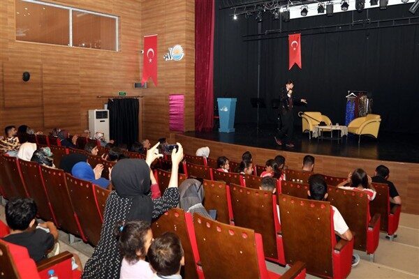 Van Büyükşehir Belediyesi Kültür ve Sosyal İşler Dairesi Başkanlığı, vatandaşlara