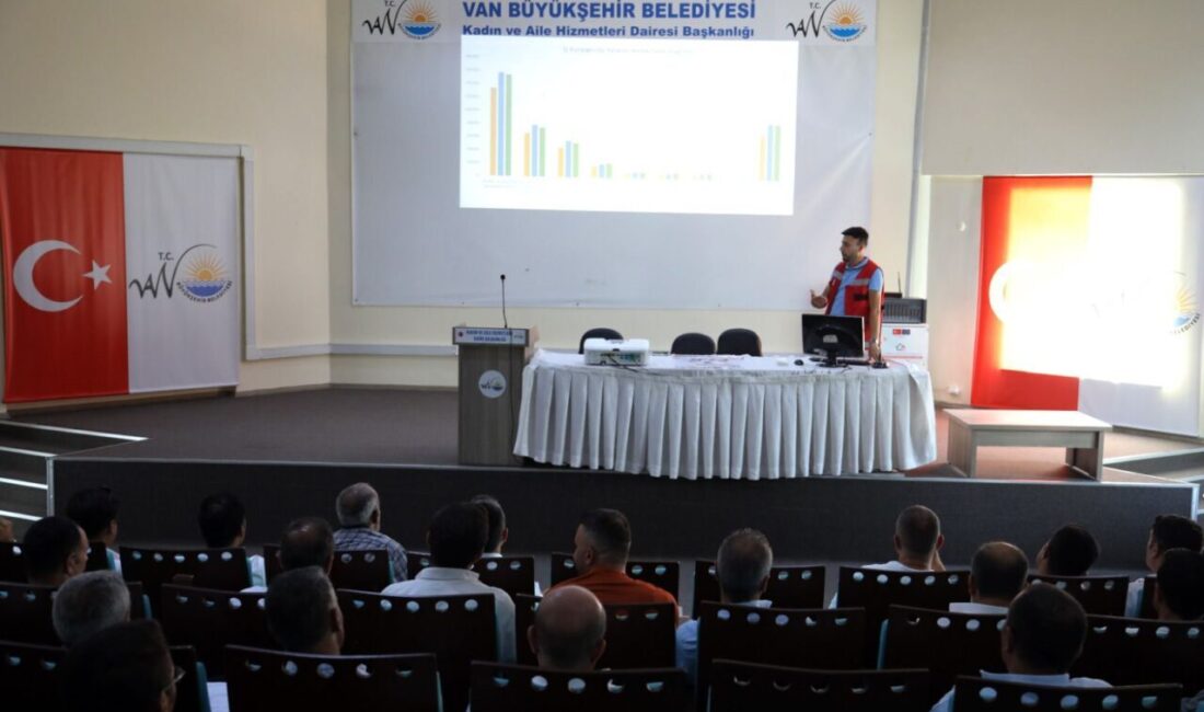 Kadın ve Aile Hizmetleri Daire Başkanlığı Konferans Salonu’nda gerçekleştirilen eğitim