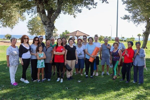 Batı Sahil Bandında gerçekleştirilen spor etkinliğine her yaştan Yalovalı vatandaşlar