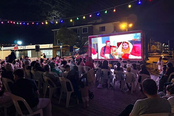 Yalova Belediyesi, kültür-sanat faaliyetleri kapsamında başlattığı “Kültür Yolda” etkinliklerini mahallelerde